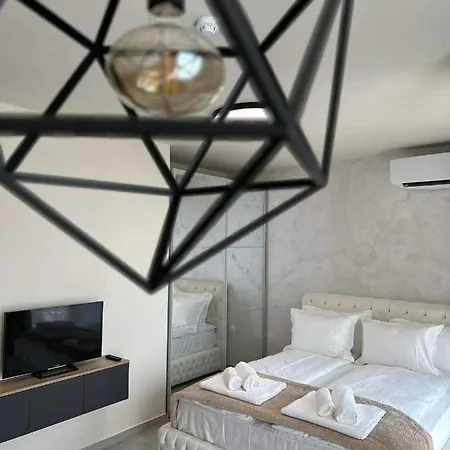 Lägenhet Romantic Saints Constantine and Helena